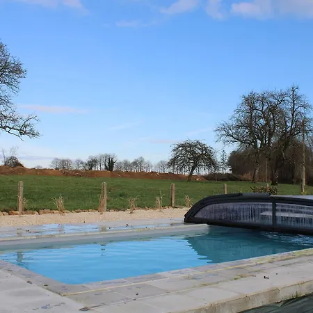 Bleu - 3 Star Small With Hot Tub And Heated Pool Сasa de vacaciones Mantilly