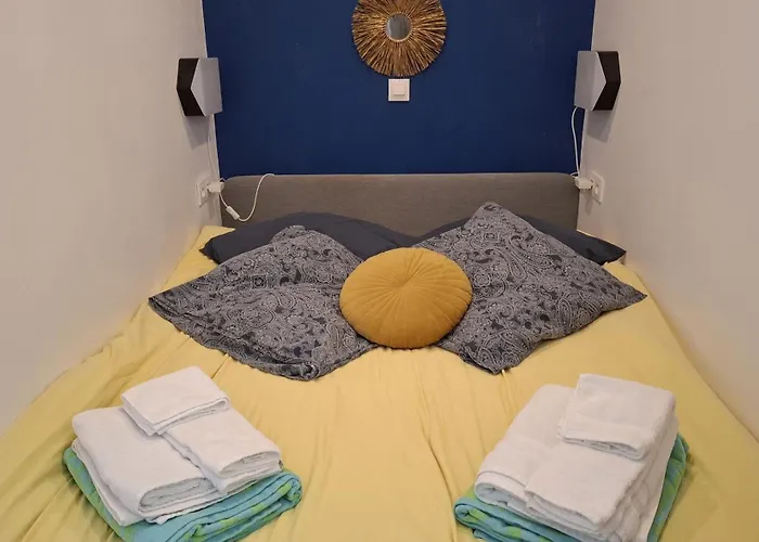 Bleu - 3 Star Small With Hot Tub And Heated Pool * Mantilly